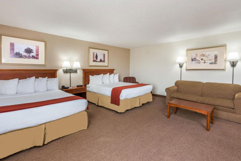 2 Queen Beds